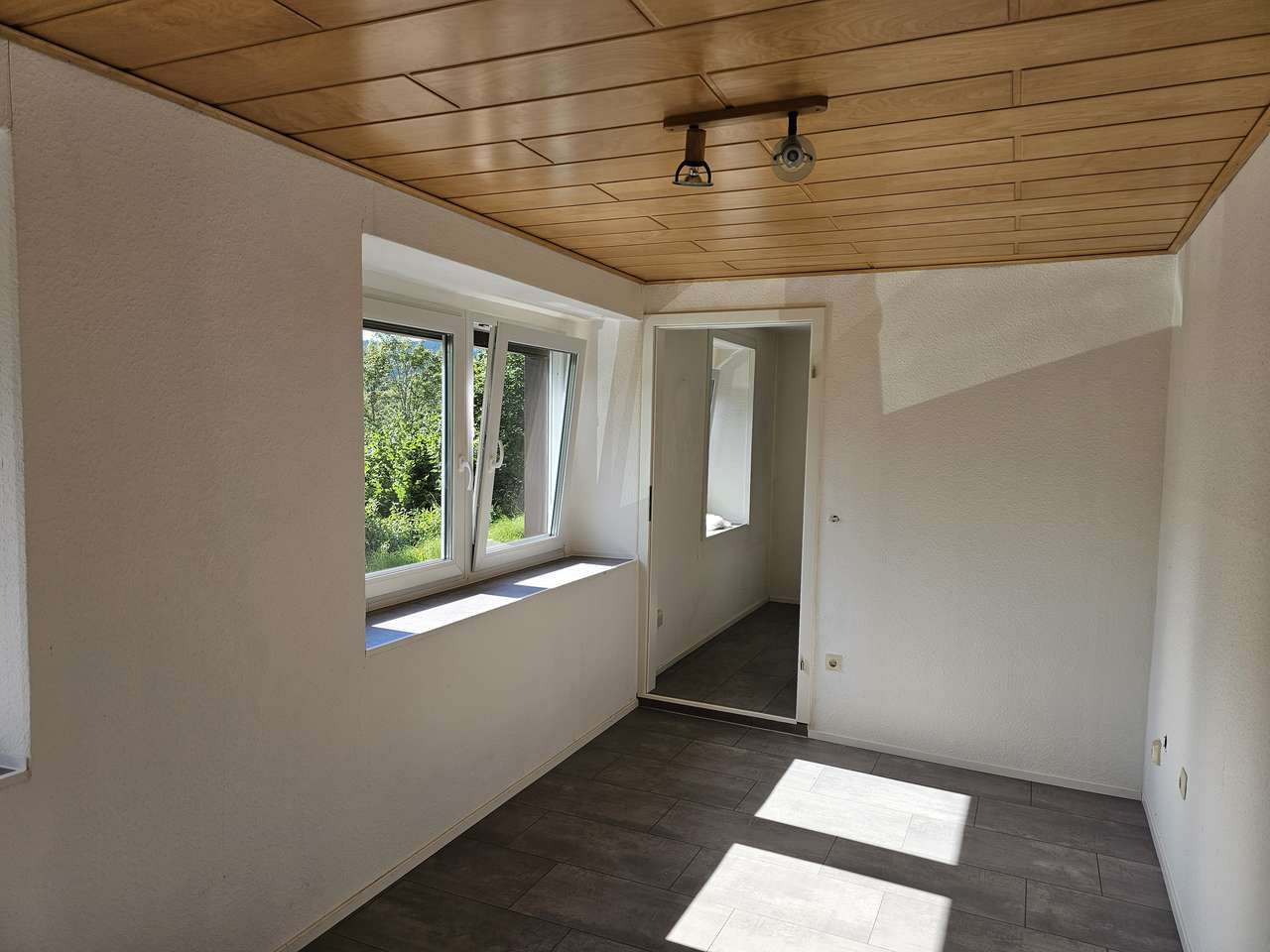 Provisionsfrei ! 1FWH mit ELW zum Preis einer Wohnung mit Garten und Terrasse!