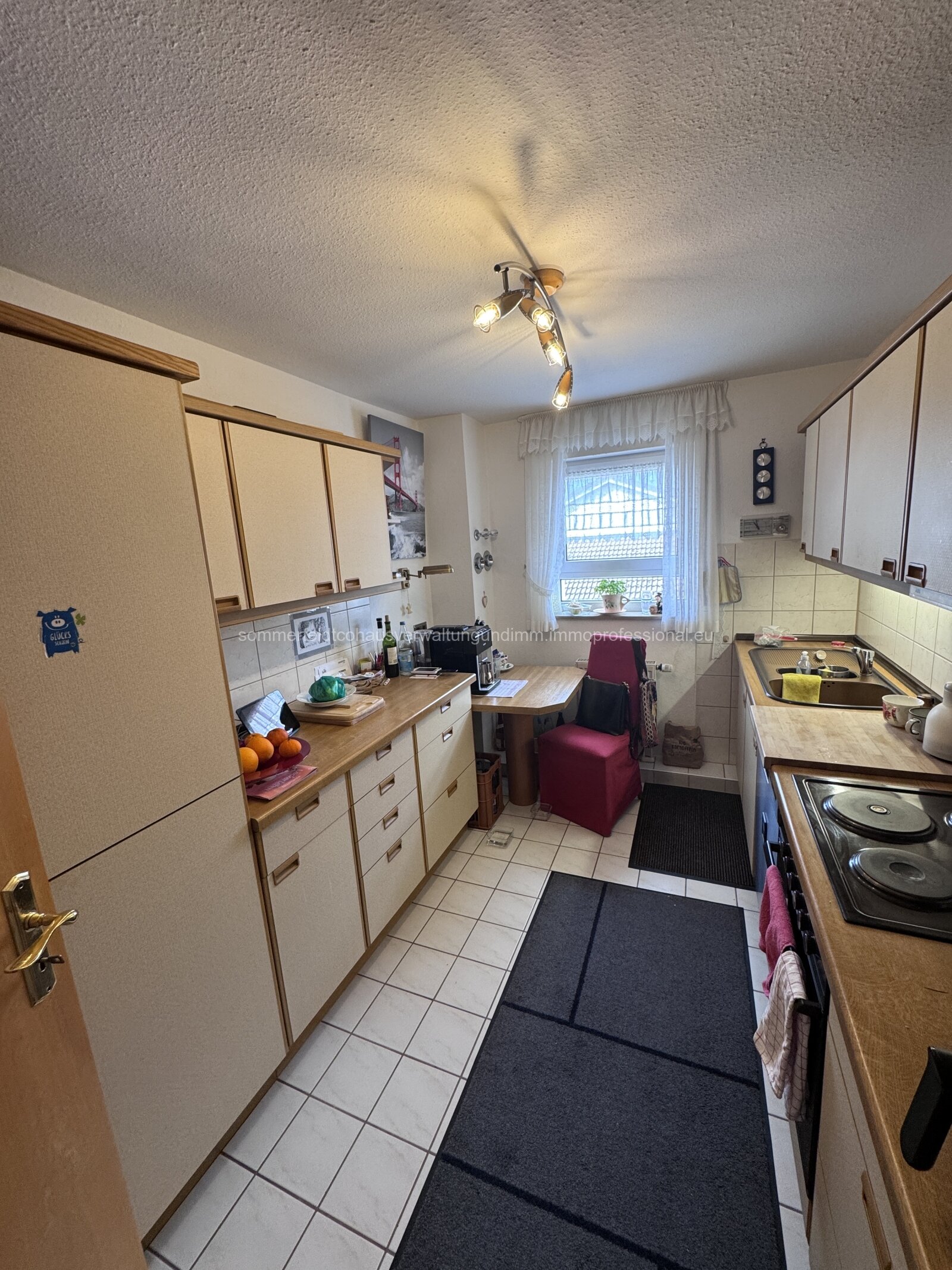 Zwei Optionen, eine Entscheidung: Wohnen oder investieren