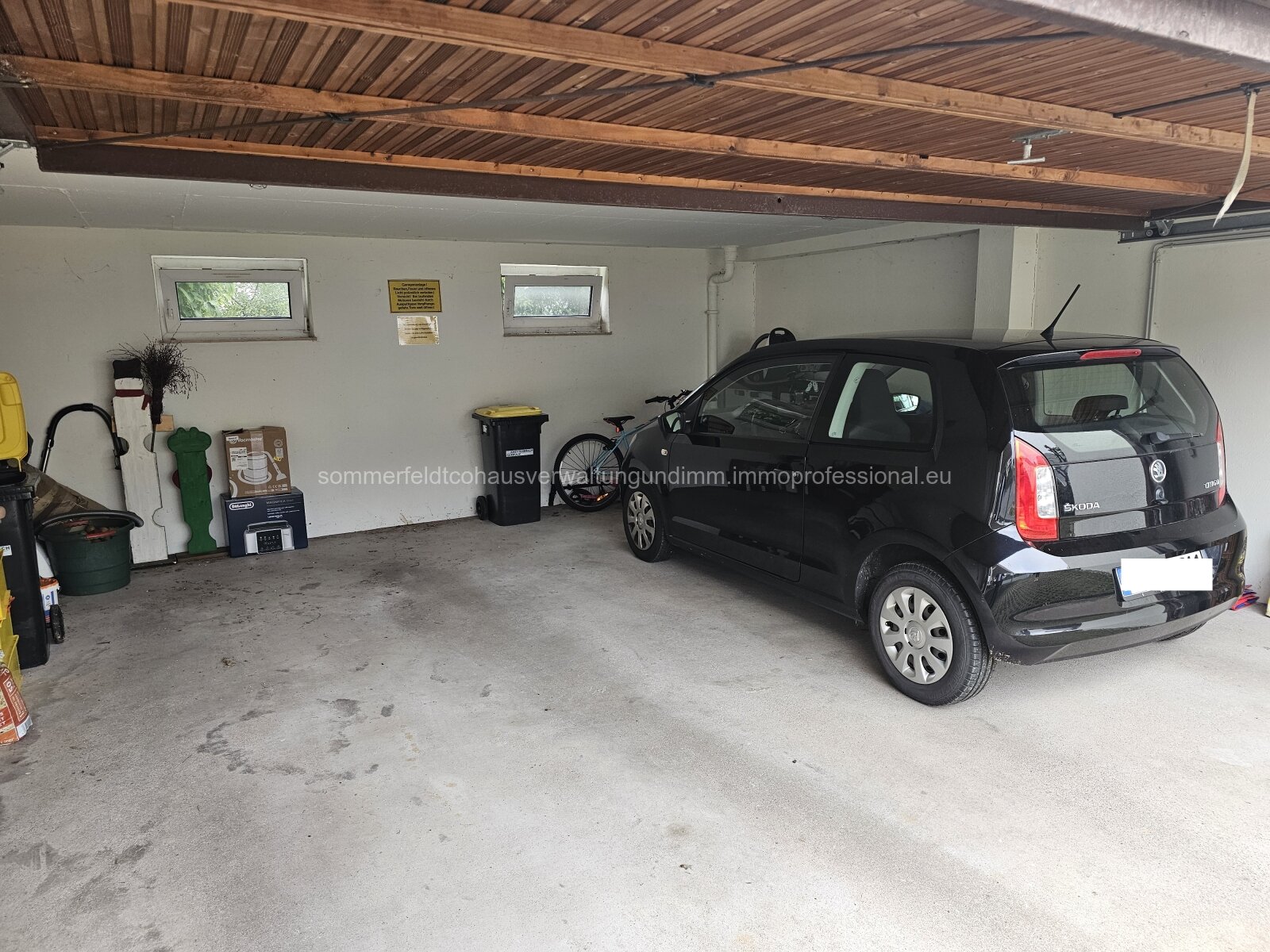Garage rechts Garage rechts