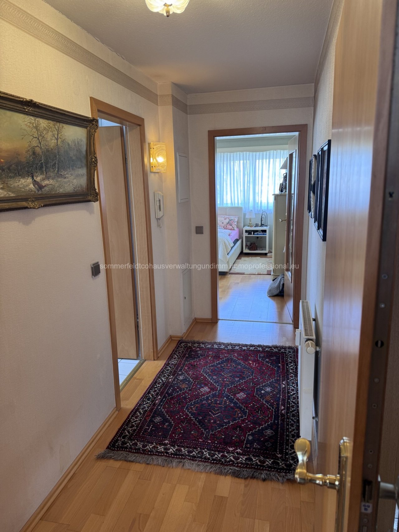 Flur mit intelligenter Raumaufteilung und direkter Anbindung aller Wohnbereiche