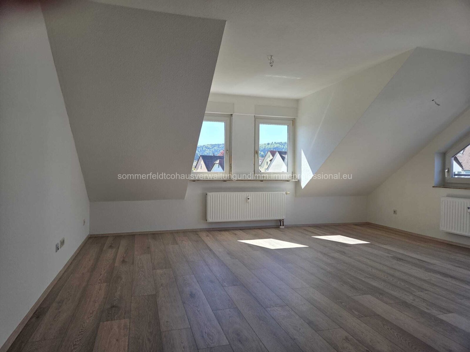 Lichtdurchflutetes Wohnzimmer 